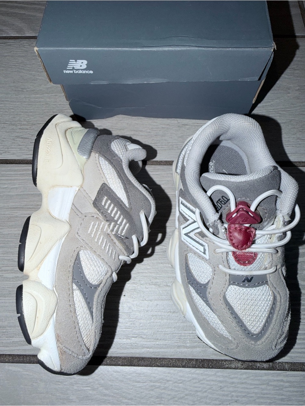 New Balance 9060 Kids Gray, White & Maroon Sneakers size 7 - Picture 5 of 8